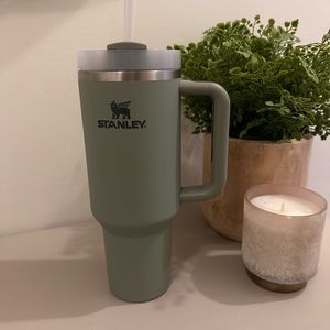 Stanley 40 oz. Quencher H2.0 FlowState Tumbler -Green